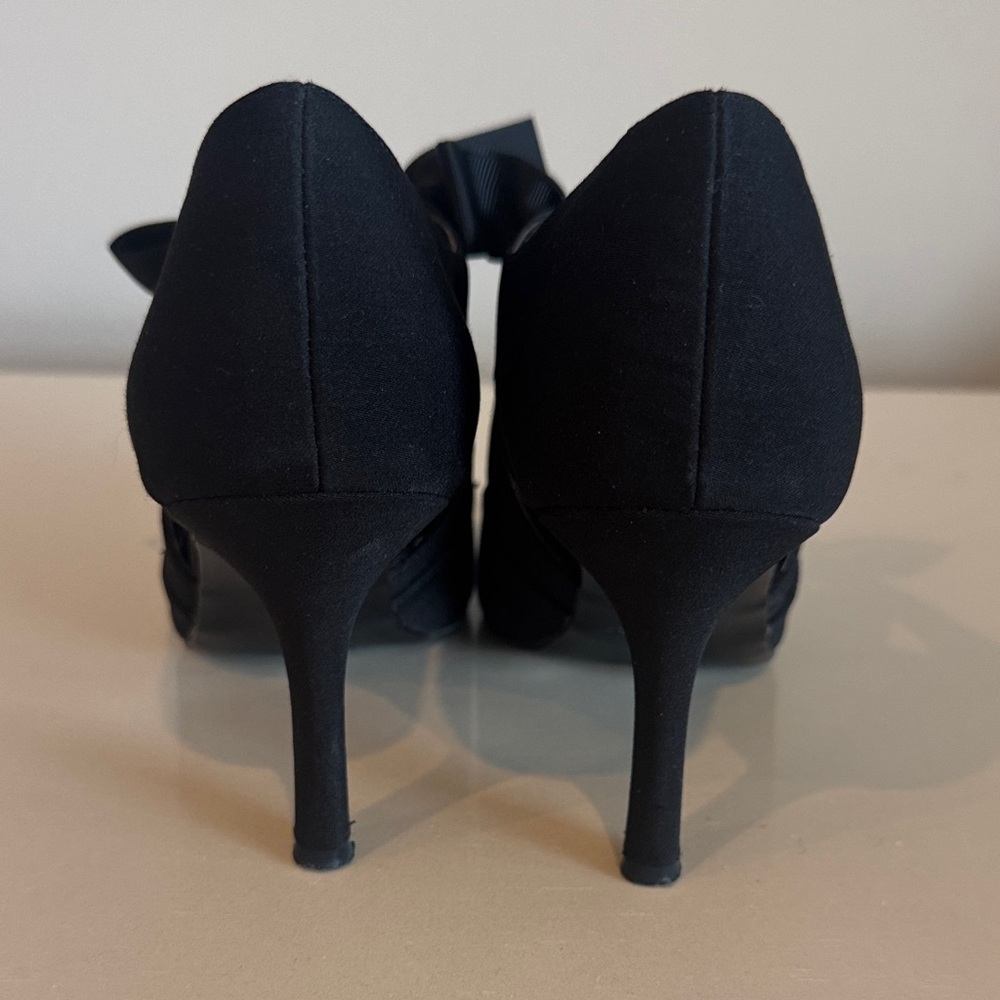 Impo Black Bow-Front Closed-Toe Heels - Picture 5 of 8